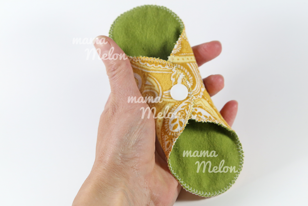 cloth pads yeallow paisley71